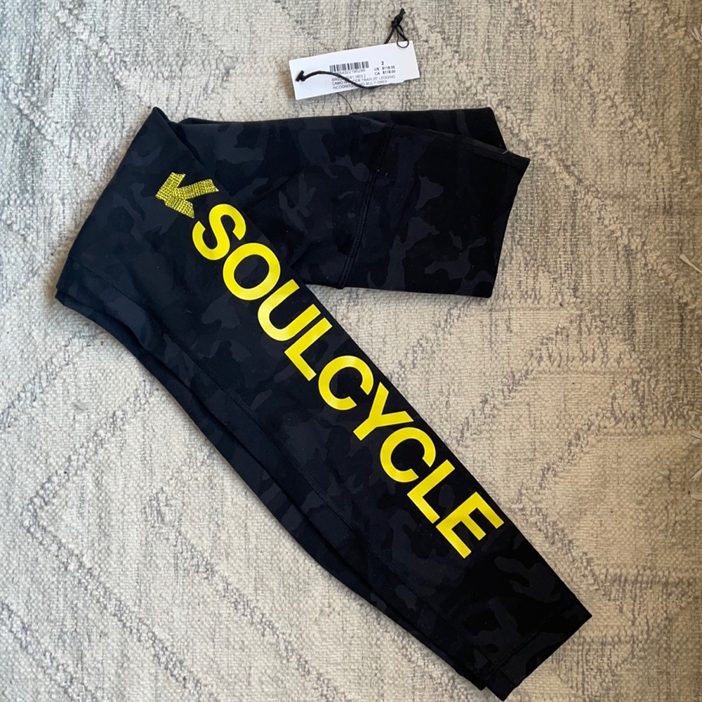 Lululemon Wunder Train 25” Legging. Soulcycle. Size 2. Incognito Camo Multi Grey